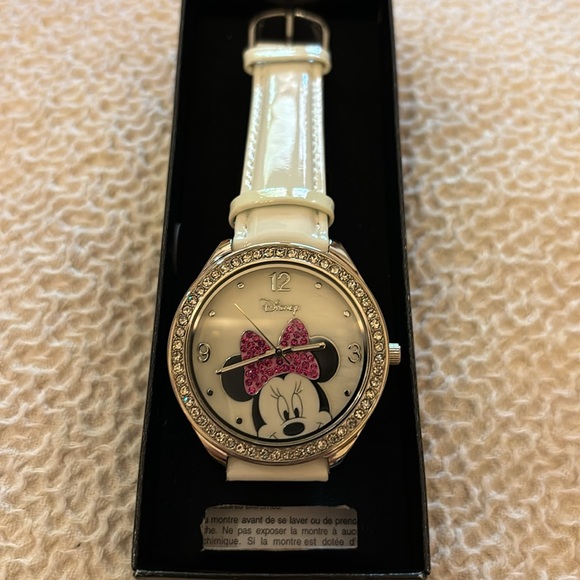 New Disney Minnie Mouse watch. White genuine leather band. Silver trim. - Picture 6 of 7
